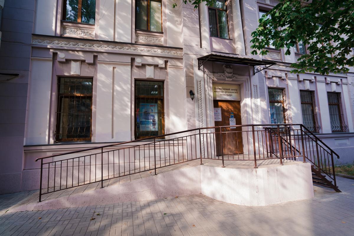 вхід до мрт центру скенлайф